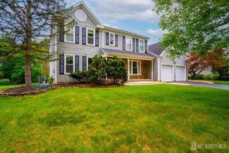 52 Bradford Ln, Plainsboro, NJ 08536