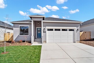 238 Christopher Way, Talent, OR 97540