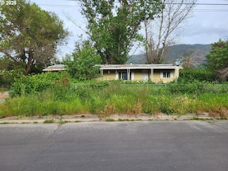 251 Alameda St, Myrtle Creek, OR 97457