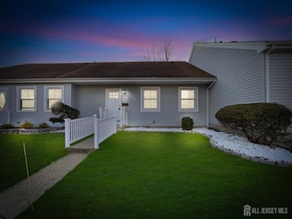 164 Cours de Clemenceau Unit E, Freehold, NJ 07728
