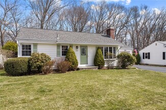 230 Lawnacre Dr, Cranston, RI 02920