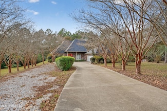 34 Chinaberry Cir, Carriere, MS 39426