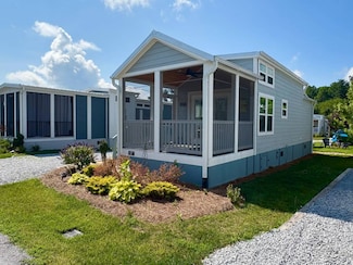 57 Breezy Meadow Ln, Flat Rock, NC 28731