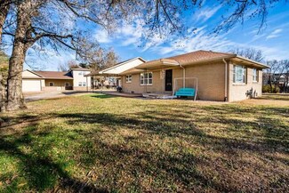 10932 W 37th St N, Wichita, KS 67205