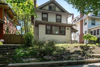 1317 N Clinton Blvd, Bloomington, IL 61701