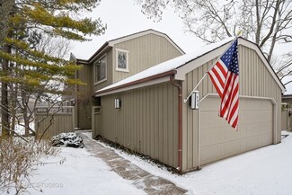 896 Oak Hill Rd, Lake Barrington, IL 60010