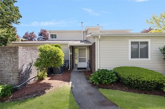856 Halifax Dr, Warwick, RI 02886