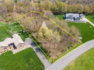 5499 Walnut Grove Cir, Struthers, OH 44471