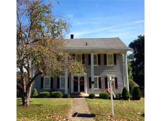 1085 Butler Rd, Springdale, PA 15144