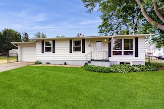 125 W School St, Sharon, WI 53585
