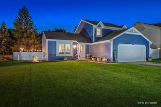 688 Regent Dr, Crystal Lake, IL 60014