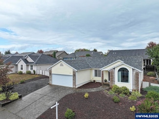 446 NE Fern Ave, Dallas, OR 97338