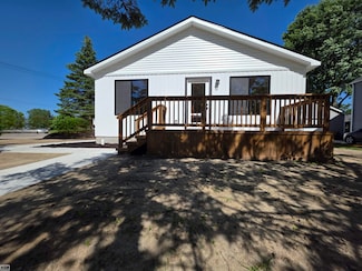 1329 Vermont Ave, Marysville, MI 48040