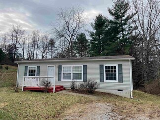 1645 Woods Vista Dr, Christiansburg, VA 24073