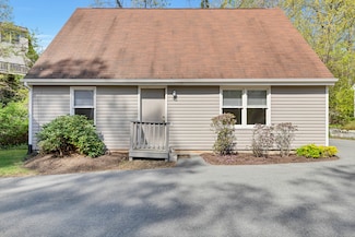16 Copper Hill Dr, Guilford, CT 06437