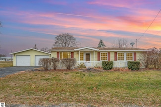 10156 Virginia St, Oscoda, MI 48750