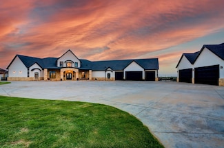 308 Palomino Dr, Lubbock, TX 79404