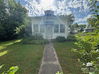 300 Lombard St, Lincolnville, KS 66858