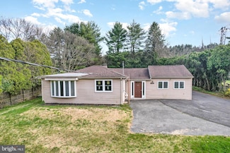 1601 Fishing Creek Valley Rd, Harrisburg, PA 17112