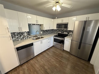 232 NE 12th Ave Unit 201, Hallandale Beach, FL 33009