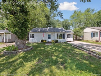7447 Crissman St, Utica, MI 48317
