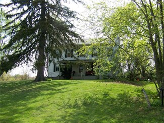 135 Cosky Ln, Rochester, PA 15074