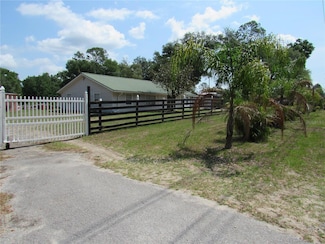 1737 Griffin Ave, Lady Lake, FL 32159