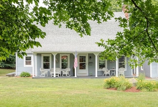 2546 County St, Somerset, MA 02726