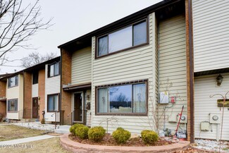 25 Twin Rivers Dr N, East Windsor, NJ 08520
