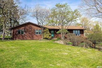 30 Meadowbrook Dr, Geneseo, IL 61254