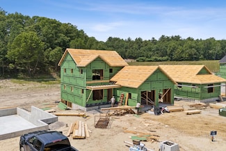 15 Feldspar Ln Unit 8, Cumberland, ME 04021