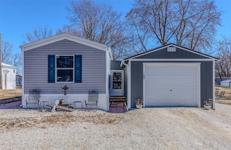 102 Superior St, Tower Hill, IL 62571