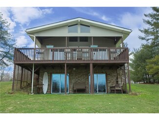 1092 Evening Star Dr, Roaming Shores, OH 44085