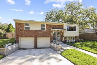 5590 Roche Dr, Columbus, OH 43229