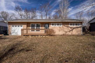 421 Hillcrest Dr, Holton, KS 66436