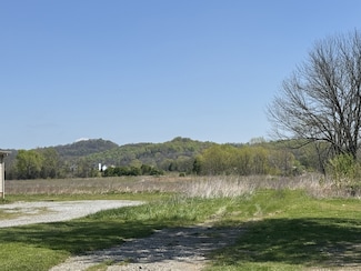 144 E Harris Rd, Bethpage, TN 37022