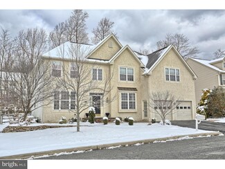 3 Oxford Dr, Morgantown, PA 19543