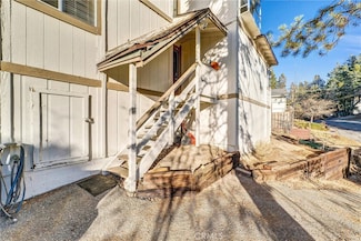 32490 Scandia Dr, Running Springs, CA 92382