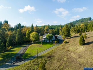 30471 Longview Ln, Cottage Grove, OR 97424