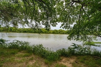 624 U S 281, Johnson City, TX 78636