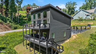 612 Sunset Ln, Gatlinburg, TN 37738