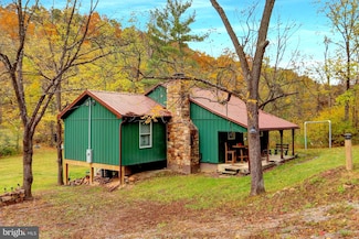 317 Barton Hollow Rd, East Waterford, PA 17021