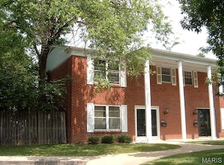 1063 Willow Brook Dr, Saint Louis, MO 63146