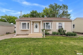 1217 S Zenith Ave, Davenport, IA 52802