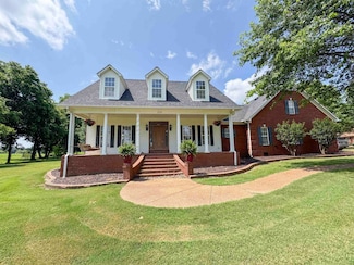 936 Harvest Trails Ln, Covington, TN 38019