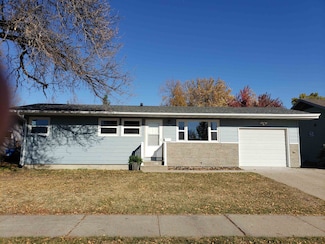 2004 1st Ave SW, Minot, ND 58701