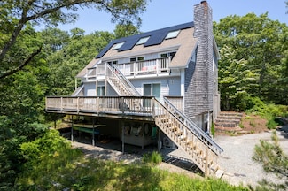14 High Meadow Ln, Oak Bluffs, MA 02557