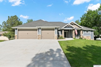 3984 Lakeview Dr, Plattsmouth, NE 68048