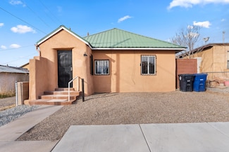 711 Lewis Ave SE, Albuquerque, NM 87102