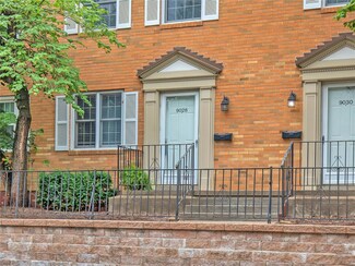 9028 W Swan Cir, Saint Louis, MO 63144